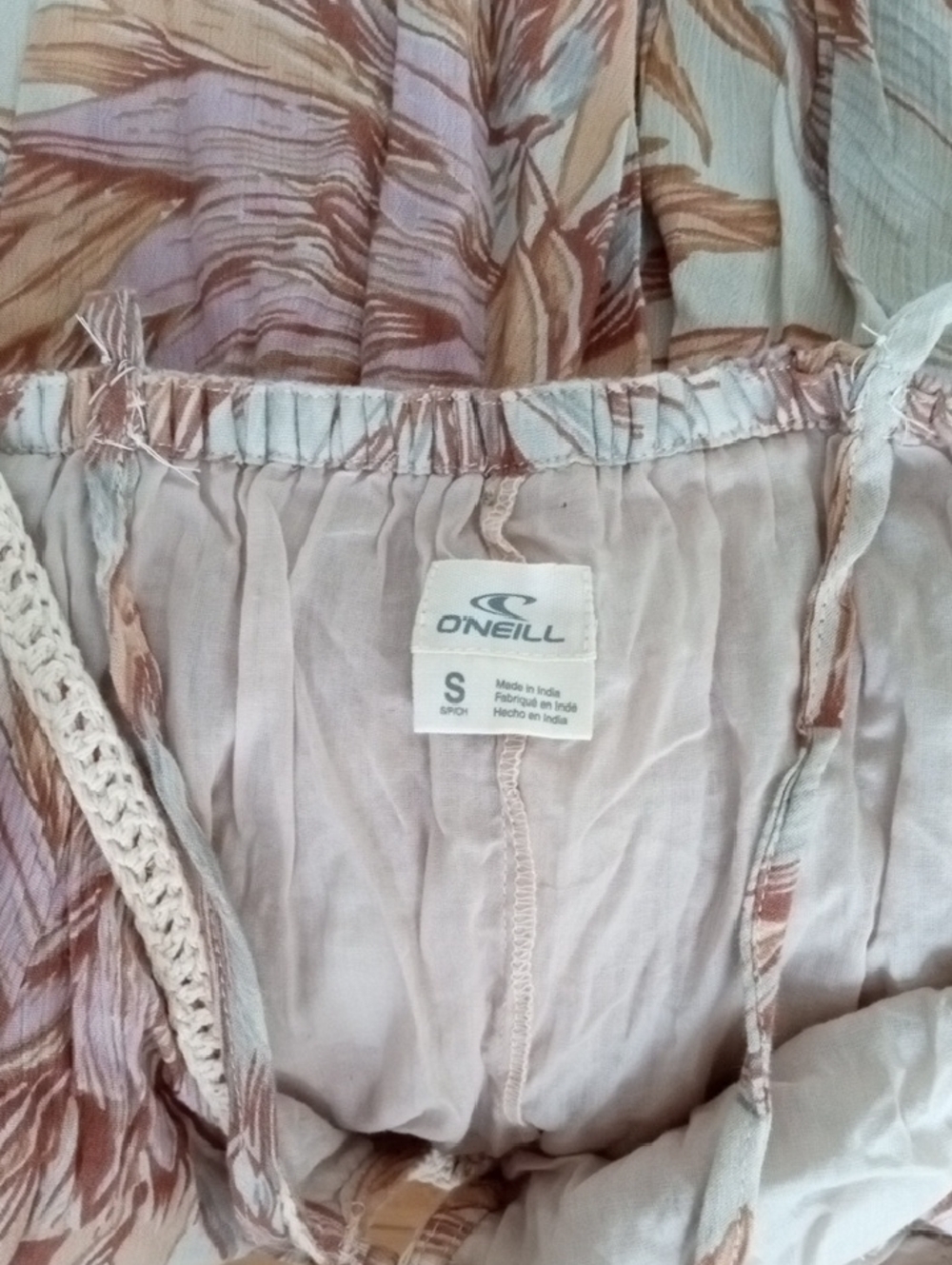 O'Neill Floral Spaghetti-Strap Mini Dress in Cream and Peach Hues. Size Small - Picture 10 of 15